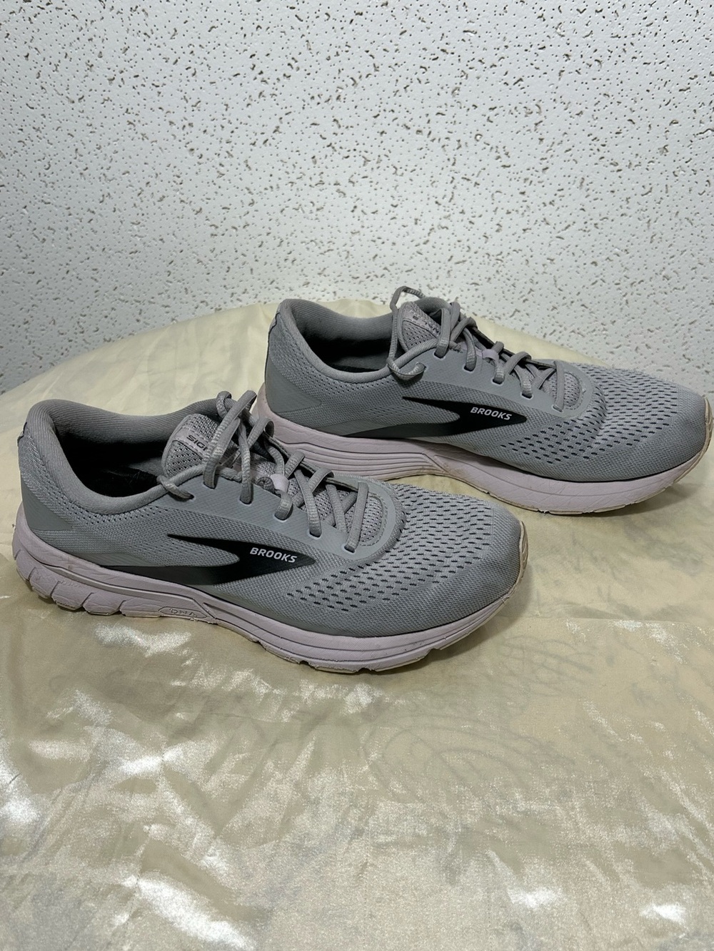 Brooks Women’s Signal 3 Gray Running Shoes Sz 11